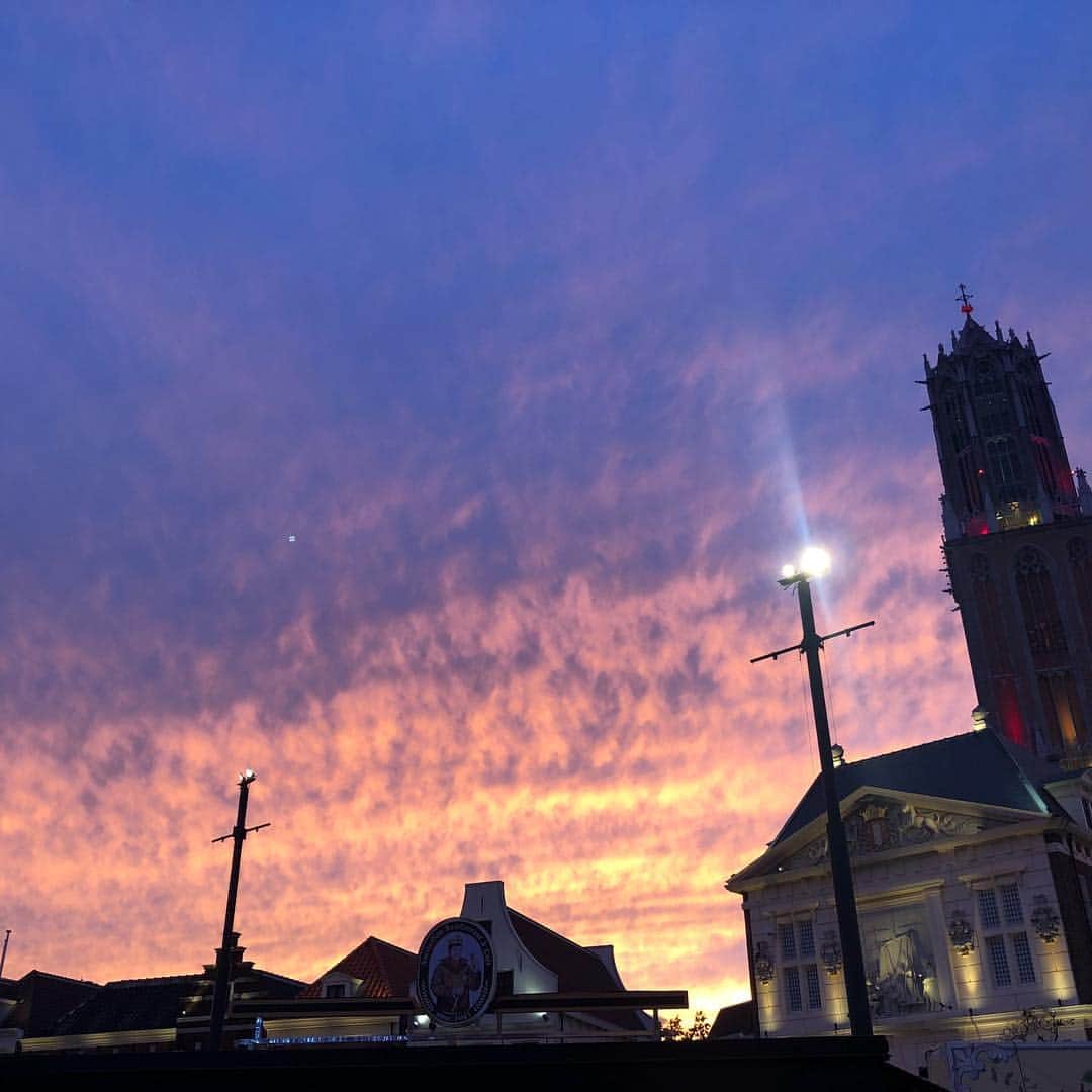 古市憲寿さんのインスタグラム写真 - (古市憲寿Instagram)「ヴィーナスフォートみたいな空の色！ #ここはどこでしょう」10月11日 17時58分 - poe1985