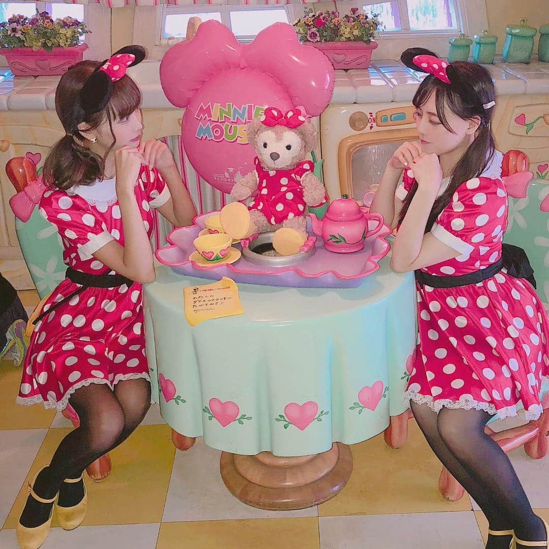 さきぼんさんのインスタグラム写真 - (さきぼんInstagram)「ミニーちゃんまとめ❤️ 撮れ高ありすぎてかわいすぎて😍 メイちゃんといつもお揃い‪(*´꒳`∩)‬ . . #ディズニー #disney #Dハロ #Dハロ仮装 #disneyland #ディズニーランド #ミニーちゃん #ミニーマウス #双子コーデ #双子ディズニー #エントランスグリーティング#ミニーグリーティング #グリーティング #夢展望 #bodyline #tokyodisneyresort #さきぼんハロウィン🎃 #さきぼんディズニー」10月11日 18時14分 - sakibon69
