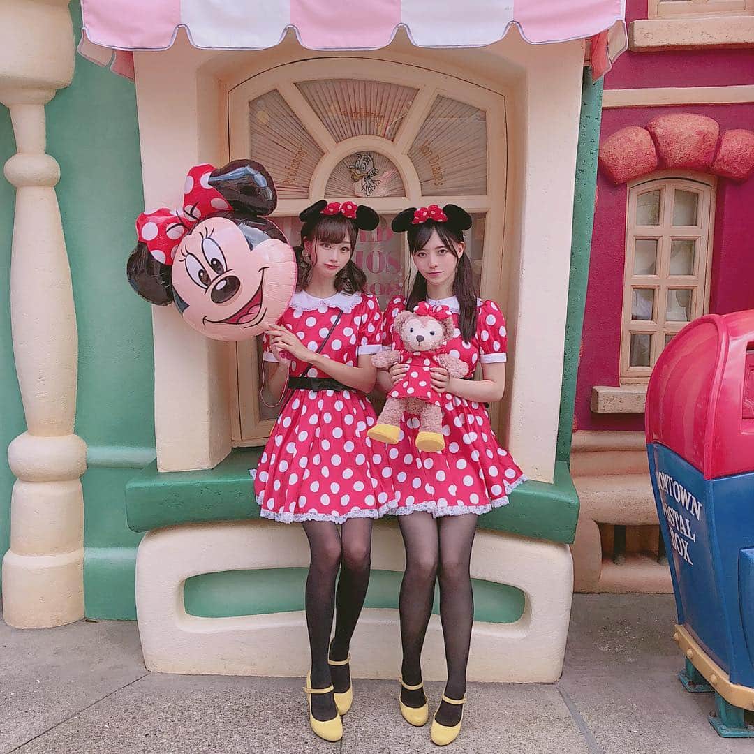 さきぼんさんのインスタグラム写真 - (さきぼんInstagram)「ミニーちゃんまとめ❤️ 撮れ高ありすぎてかわいすぎて😍 メイちゃんといつもお揃い‪(*´꒳`∩)‬ . . #ディズニー #disney #Dハロ #Dハロ仮装 #disneyland #ディズニーランド #ミニーちゃん #ミニーマウス #双子コーデ #双子ディズニー #エントランスグリーティング#ミニーグリーティング #グリーティング #夢展望 #bodyline #tokyodisneyresort #さきぼんハロウィン🎃 #さきぼんディズニー」10月11日 18時14分 - sakibon69