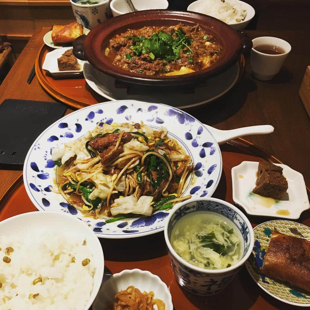 高岡早紀 さんのインスタグラム写真 - (高岡早紀 Instagram)「休演日。 明日からの長丁場に備えて、ガッツリ昼ご飯。 ペロリでした。。 #中華料理」10月11日 18時22分 - saki_takaoka