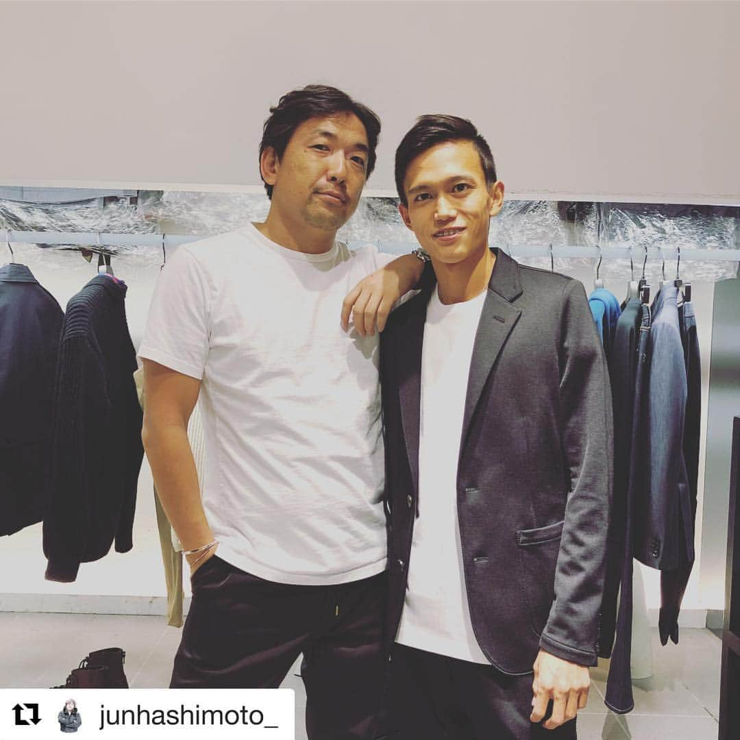 大迫傑さんのインスタグラム写真 - (大迫傑Instagram)「この間買ったライダースの時期も待ち遠しい😍  #Repost @junhashimoto_ with @get_repost ・・・ 日本一長距離を早く移動出来る男が来店！ 話題の大迫傑です！ 「陸上選手もオシャレであるべきだ」と言う事で今後も彼をがっつりスタイリングしていきますよ！ 一億円はあげれないからjunhashimotoから僕がずーっと気に入って使ってるマネークリップ付き財布を贈呈しておきましたよ。#大迫傑 #マラソン#日本新記録#suguruosako」10月11日 18時46分 - suguru_osako