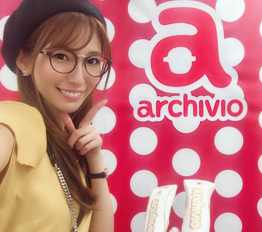 美波千夏さんのインスタグラム写真 - (美波千夏Instagram)「大好きなアルチビオ @archivio.official の展示会に行ってきました❤️❤️ 普段お店ではこんなに沢山アルチビオのウェアを見れる機会がないので感動しちゃいました🙈❤️ 19S/Sのアイテムも最強に可愛かったですー😍❤️ メンズアイテムも素敵でした❤️ . . . . ---------------------------------------------------- @golftoday_birdies #アルチビオ #archivio  #GTバーディーズ #ゴルフトゥデイ #⛳️ #高尔夫球  #골프  #ゴルフコーデ #ゴルフ #golf #instagolf  #ゴルフ女子 #golfer #golfgirl #golflife  #ladiesgolf #golfstagram #lovegolf ----------------------------------------------------」10月11日 19時52分 - chinatsu_minami