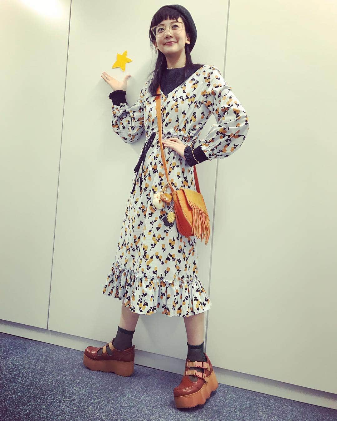 千眼美子さんのインスタグラム写真 - (千眼美子Instagram)「LIVE LIVE 生放送、 みてくれた方ありがとうございました💕 見逃しちゃった方は生ではありませぬがアーカイブを載せておきますね😉 ☟コピペして検索かけて下さい👀☟ https://linliv.ee/fsNpGun/co/ot/sh/pl とっても楽しかった〜 またやりたいなぁ ✨ 映画「宇宙の法-黎明編-」は 明日、10月12日、日米同時公開です🎬 全国の映画館！劇場にて😉🌏✨ ✨ お約束の今日の私服です。 ハッシュタグ最後にお店載せておきます！ 👗 #ありがとうございます #生放送 #見てくれて✨ #linelive #千眼美子 #清水富美加 #宇宙キター #っていうかきてた #映画 #宇宙の法 #beams #alluge #tittyandco  #ghospell #古着 #yosuke」10月11日 22時06分 - yoshiko_sengen