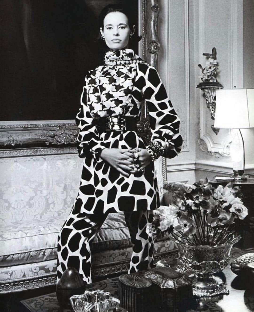 のインスタグラム：「Came across this photograph of me in a #BillBlass pantsuit. He was a dear, dear friend, whose kindness was being measure. I dont recall who took this photo but it was in our house on 67th street.」