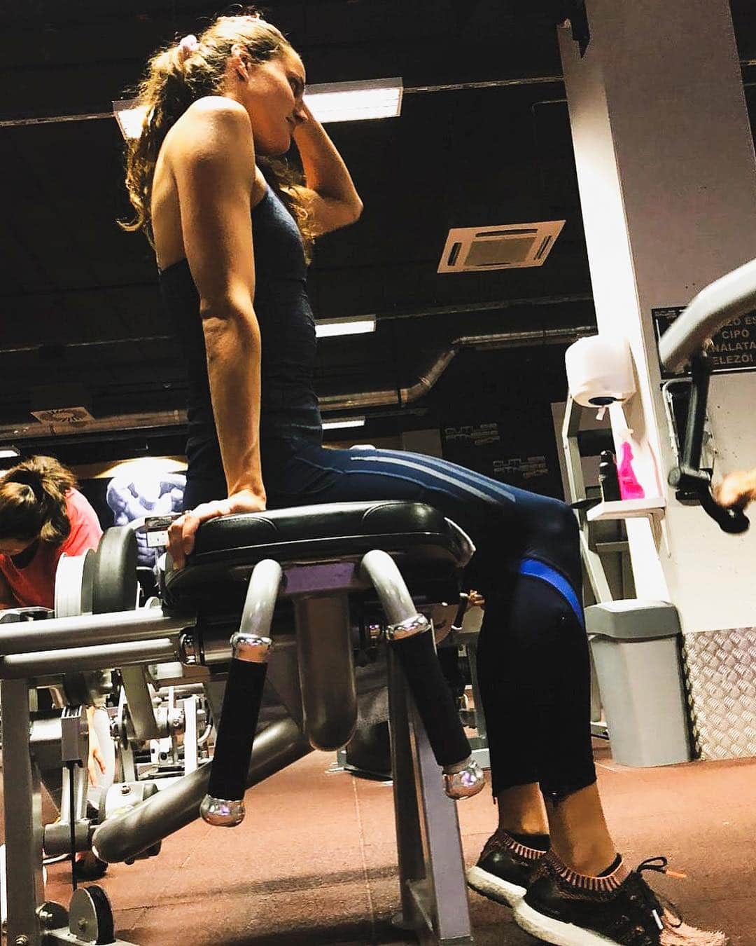 ズザンナ・ヤカボスのインスタグラム：「#gym」