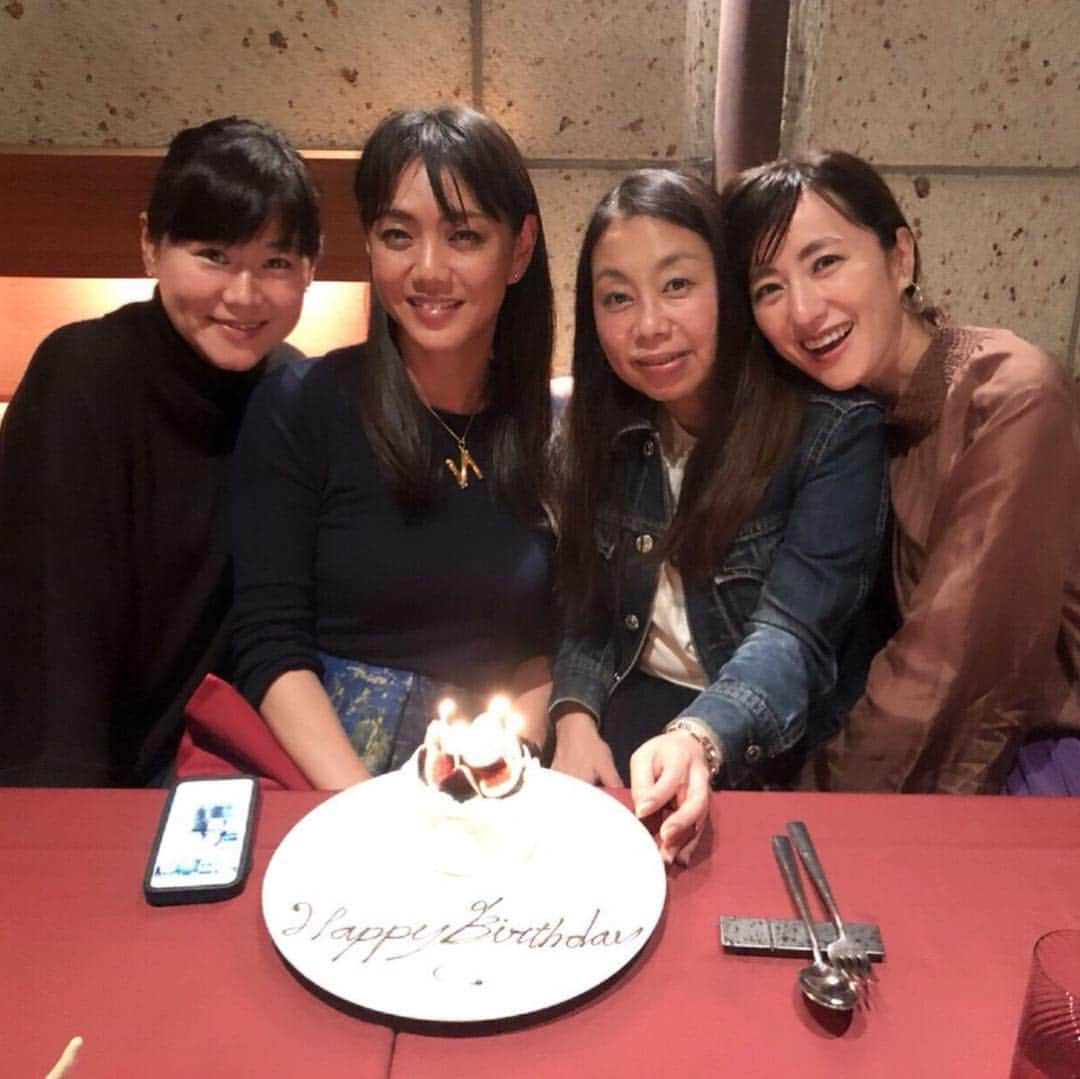 前田典子さんのインスタグラム写真 - (前田典子Instagram)「#秋生まれ🍁 #お誕生日が近い #秋組4人で#婦人会 #バースデーディナー🎂 #麻布十番の#courage  #雰囲気のよい#おしゃれで #素敵なレストラン❤️ #コースディナー🍽 #美しくて#美味しかった #よく食べ#よく喋り #よく笑い🤣楽しかった✨  @hiroyo04 @maeyuka @nenehxxx #マエノリグルメ」11月10日 8時09分 - maenorichang