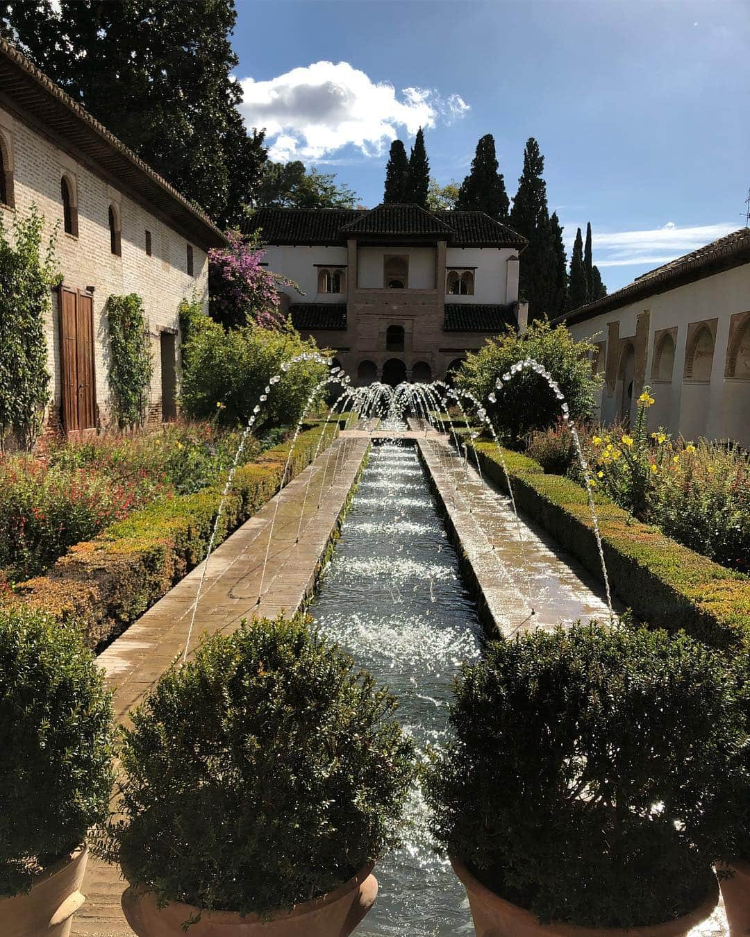 上枝恵美加さんのインスタグラム写真 - (上枝恵美加Instagram)「Beautiful🏰 #alhambra #アルハンブラ宮殿 #generalife #igersosaka #granada」11月10日 8時02分 - emika_kamieda