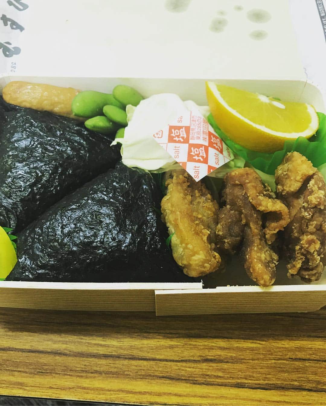 林部智史さんのインスタグラム写真 - (林部智史Instagram)「叙情歌の旅。広島編。 お弁当はむさし。 シンプルで美味しい。」11月6日 14時00分 - hayashibe_satoshi