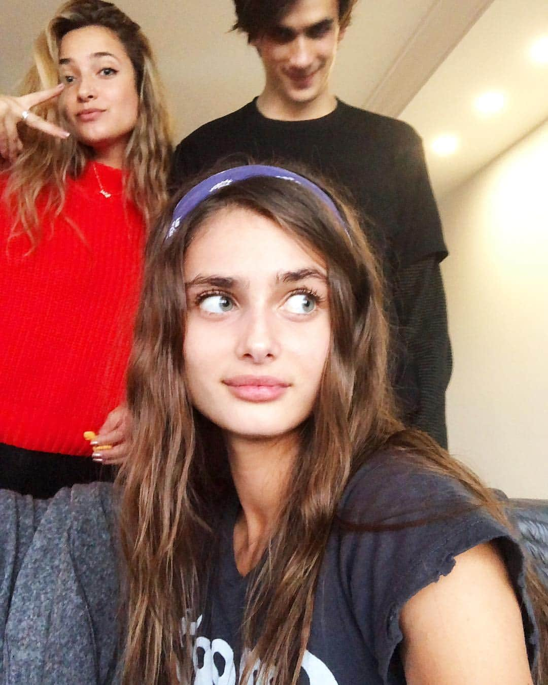 テイラー・ヒルさんのインスタグラム写真 - (テイラー・ヒルInstagram)「When you take a selfie but you have siblings... 👉」11月6日 6時31分 - taylor_hill