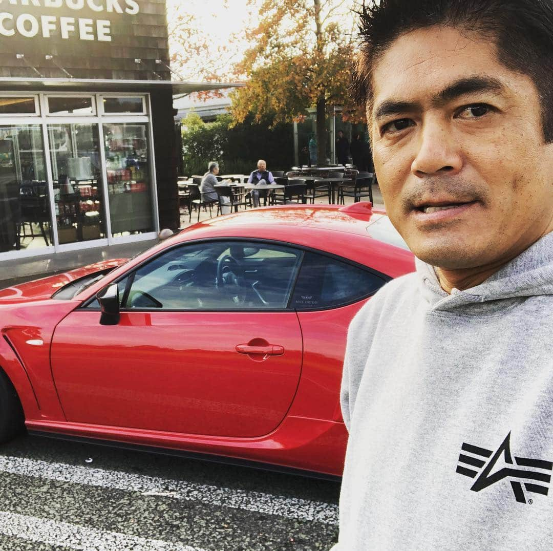 織戸学さんのインスタグラム写真 - (織戸学Instagram)「サービスエリアで ダンパー調整しながら drive 気持ち良い朝。  Alpha industries」11月6日 7時51分 - maxorido