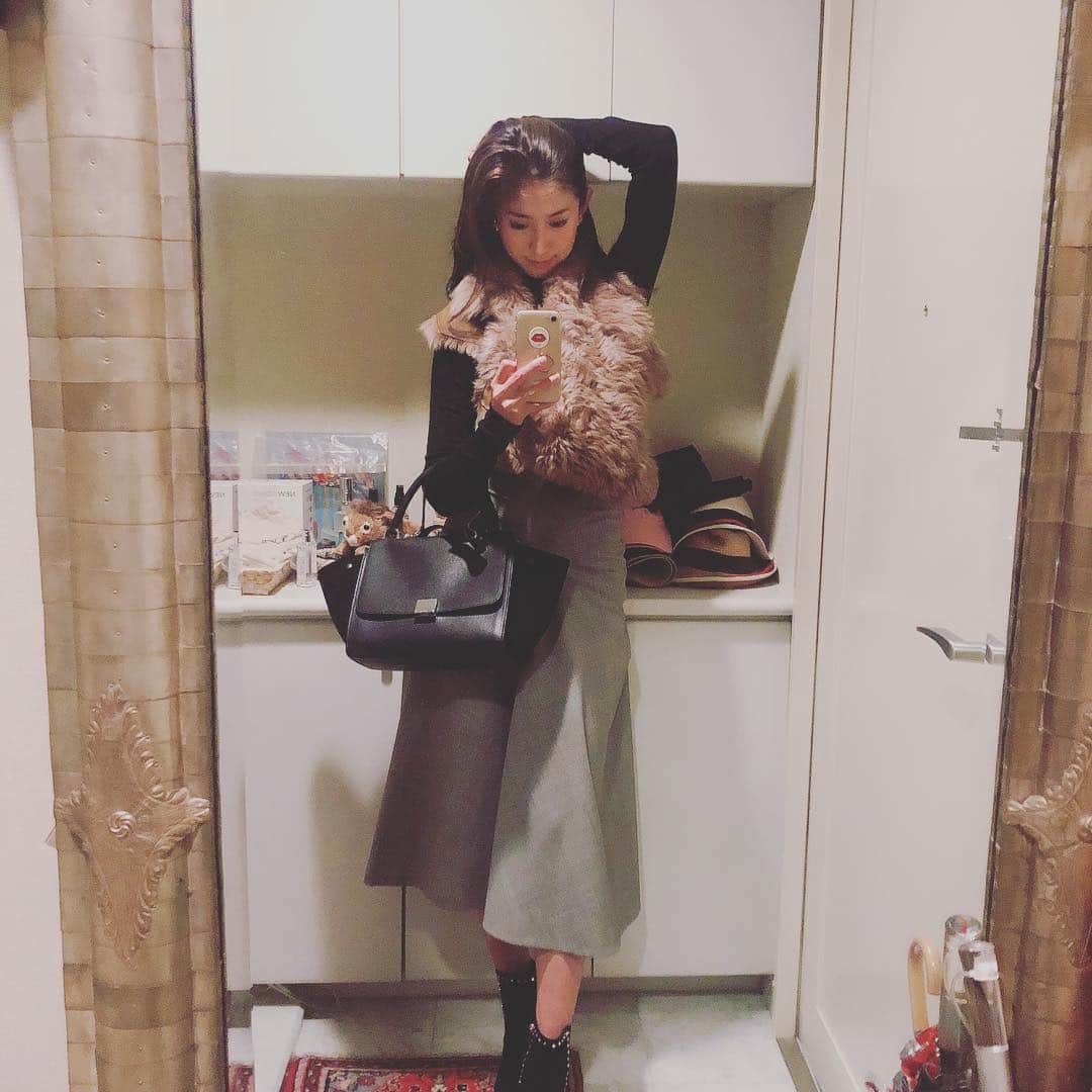 森下千里のインスタグラム：「久しぶりにスカート履いた❤️ (ゴルフ以外) . . #スカート #life #fashion #鏡 #女友達 #golfbabes  #myroom #片付けよ」