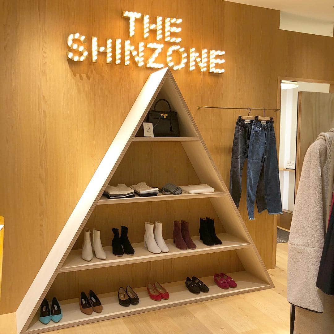 マイダルタニアンさんのインスタグラム写真 - (マイダルタニアンInstagram)「本日、Shinzone ルミネ有楽町店の店内がプチリニューアルいたしました！  以前に比べ、広々とした店内でゆっくりとお買い物を楽しんでいただけます。  ぜひお立ち寄りくださいませ！  #shinzone #シンゾーン #theshinzone #theshinzone2018aw #lumineyurakucho #renewalopen #newarrivals」11月6日 11時20分 - shinzone_official