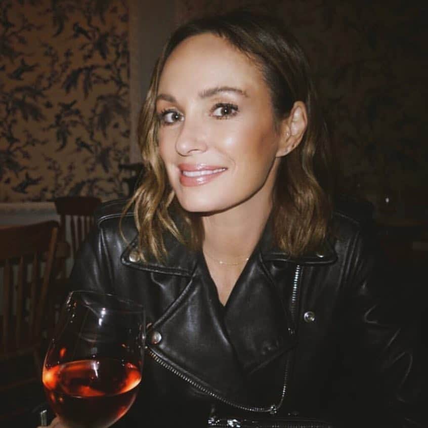 リネアペレのインスタグラム：「The beautiful @iamcattsadler iamcattsadler wearing The Cameron leather jacket.」