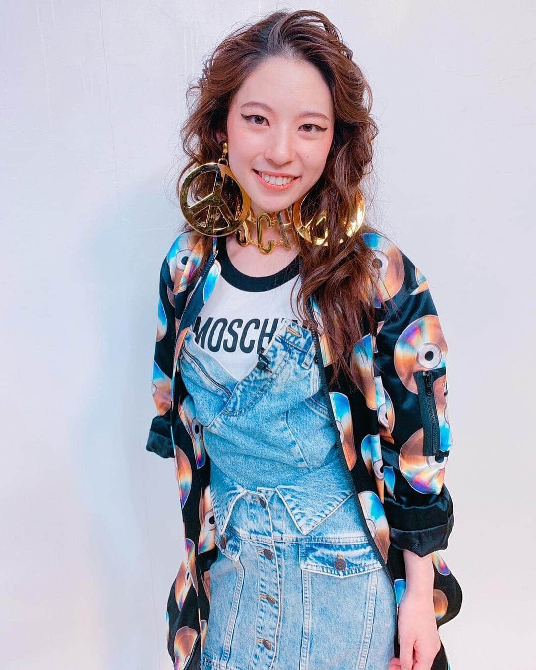 高山奈々さんのインスタグラム写真 - (高山奈々Instagram)「. MOSCHINO [tv] H&M  コラボコレクション  一足早く着用させて頂き、２日間お天気をお伝えしました！  普段このようなお洋服やメイクではないので、新鮮でしたし何よりいつもと違う自分になれて楽しかったです！  まるでパーティーのような ポップで、楽しくて、クリエイティブなデザインを皆さんもお楽しみください(^^) 貴重な経験をありがとうございました！  #MOSCHINO #HM #hmoschino #moschino #moschinoxhm #moschinotvhm  #モスキーノ #エイチアンドエム  #ウェザーニュース」11月6日 12時31分 - chan_nana617