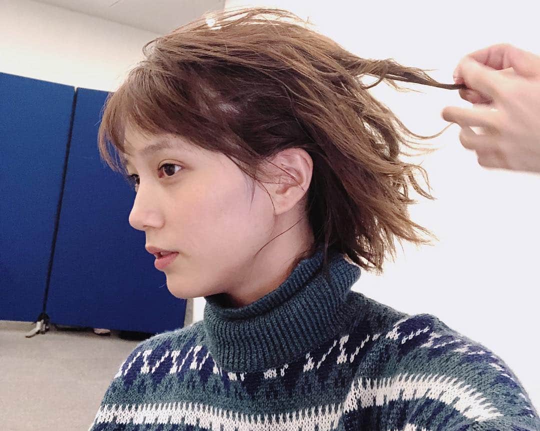 本田翼さんのインスタグラム写真 - (本田翼Instagram)「🌬 強風ヘアーです。 (真似したい方は髪の毛全体を編み込みヘアーにして一日過ごした後、髪をほどいてみてね☆)」11月6日 13時21分 - tsubasa_0627official
