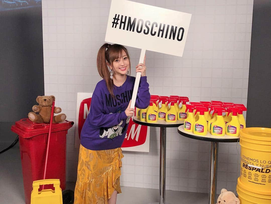 菊地亜美さんのインスタグラム写真 - (菊地亜美Instagram)「・ みんなで #hmoschino コーデ🤤💕 なんかすごい有名な方に会えた。 最後の動画見てね📽 @joy.official  #hm #hmoschino #moschino」11月6日 22時43分 - amikikuchi0905
