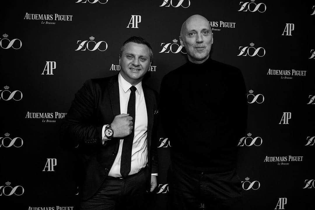 ZOO Magazineさんのインスタグラム写真 - (ZOO MagazineInstagram)「Editor-in-Chief Sandor Lubbe with Managing Director Germany @audemarspiguet Burhan Ademi at our exclusive 15th Birthday dinner party in Berlin. ♚ ___ #ZOOMagazine #ZOOMagazineAnniversaryIssue60 #ZOOAnniversaryDinner #ExclusiveDinner #Berlin #SwissMade #ZOOEvent #ZOO #AudemarsPiguet #AP #ZOOHotel #Kudamm #Grace #GraceBerlin #ZOOxAP」11月7日 0時02分 - zoomagazine