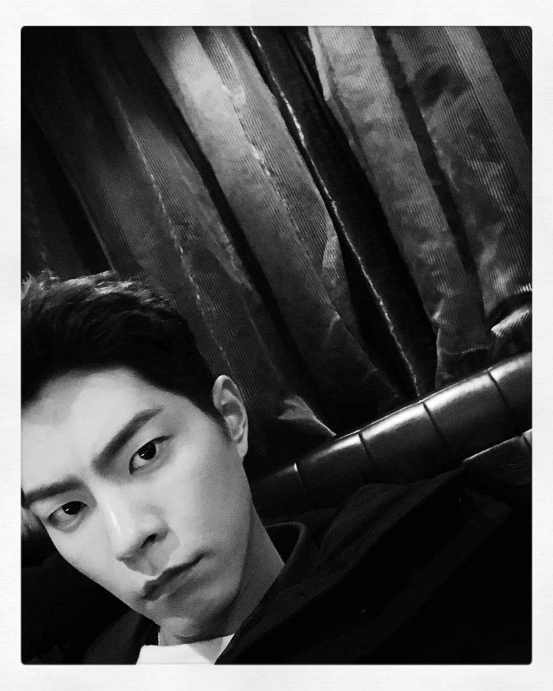 ホン・ジョンヒョンのインスタグラム：「감기조심하세요🤧 #절대그이 #마왕준」