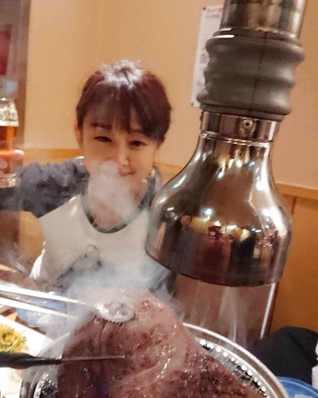 井上貴子さんのインスタグラム写真 - (井上貴子Instagram)「先日 相田翔子ちゃんと焼肉行ったよ^ ^  この写真は彼女が撮ってくれた！ ホントにかわゆい♡ 同い年かぁ…… 見えない…… SANKYUのマスターは いつもこのお肉を出してくれる。  彼女は…  切り株みたいなお肉 また食べに行こうね^ ^ また貴子が焼いてね^ ^と！！ 焼きますとも！！ 外は雨。 またビニ傘が1本増えた…（笑）  Happyで^ ^  #井上貴子  #女子プロレスラー  #デビュー30周年 #相田翔子 #SANKYU #切り株のようなお肉」11月6日 15時51分 - takaco_inoue