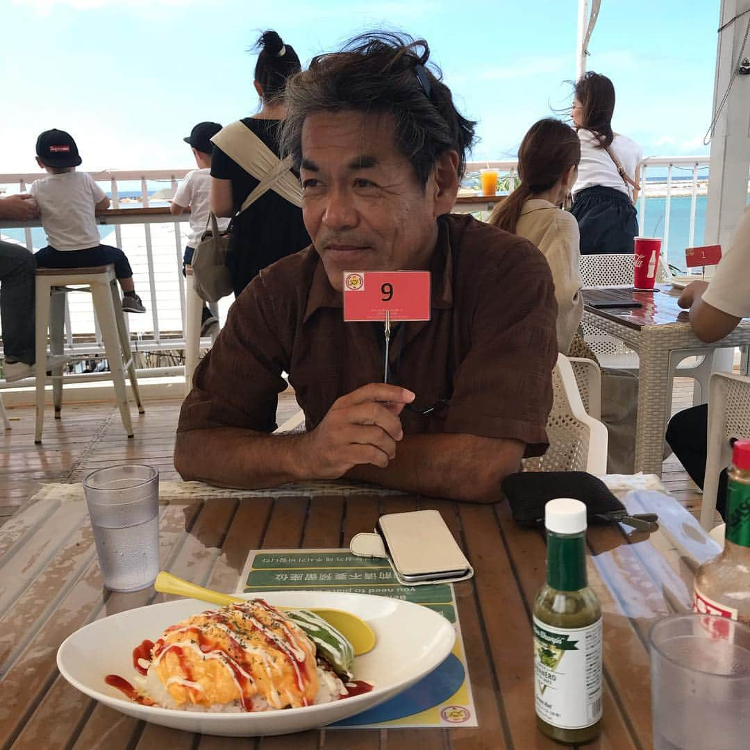 白井鉄也さんのインスタグラム写真 - (白井鉄也Instagram)「後輩のしおやん ダイビングの師匠  http://www.cosmos.ne.jp/yanyan/ @ダイビングハウスYANYAN  #おじさんシリーズ #しおやん #51 #才 #ダイバー #後輩 #芸人 #沖縄 #2期生 #diver #ダイビング #diving #スキューバ #scuba #岩城滉一さん #と稲川淳二さん #を #足した感じ #師匠 #teacher #沖縄 #okinawa #瀬長島 #タコライス #tacorises #me #tbt #love #cute #instlike #instgood」11月6日 17時03分 - shiraichimon