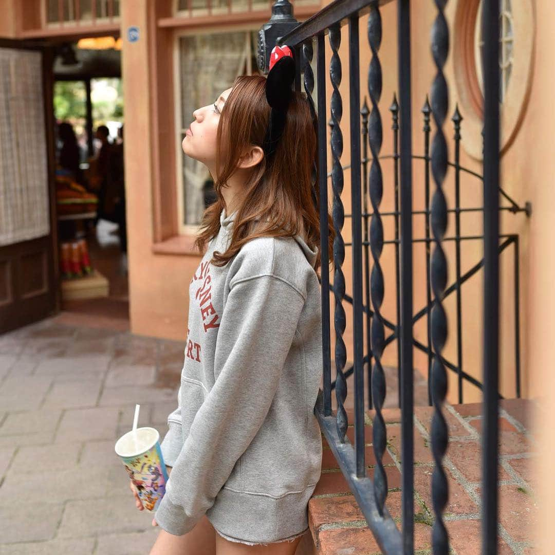 市原彩花さんのインスタグラム写真 - (市原彩花Instagram)「最後に行ったのは、いつ？  #disney#disneyland#ディズニー#ディズニーランド#ディズニー写真部#ディズニーポートレート#disneyphoto#ネットアージュ撮影会#あーちゃんリク撮 #あーちゃんディズニー」11月6日 17時48分 - ayaka_ichihara