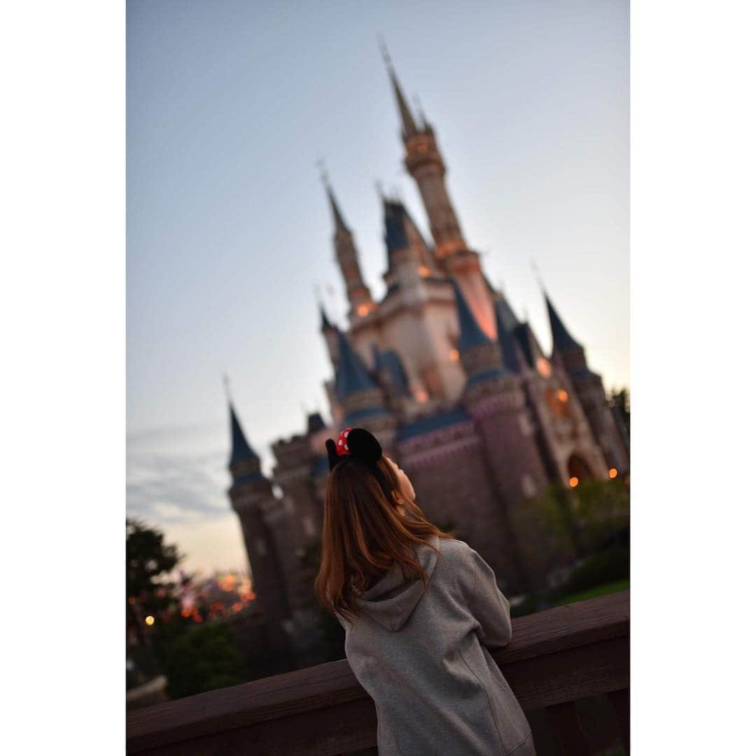 市原彩花さんのインスタグラム写真 - (市原彩花Instagram)「最後に行ったのは、いつ？  #disney#disneyland#ディズニー#ディズニーランド#ディズニー写真部#ディズニーポートレート#disneyphoto#ネットアージュ撮影会#あーちゃんリク撮 #あーちゃんディズニー」11月6日 17時48分 - ayaka_ichihara