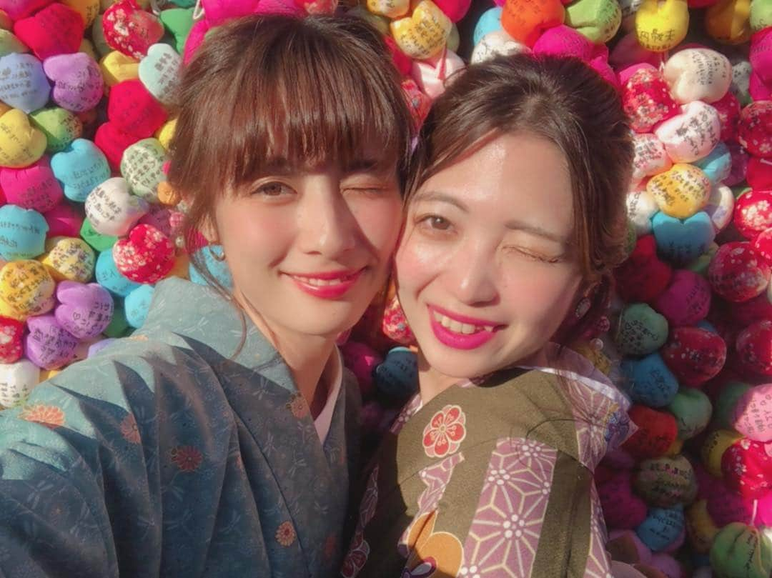 立澤香奈さんのインスタグラム写真 - (立澤香奈Instagram)「まだする！ 京都の投稿🤪 せっかくたくさん撮ったから 載せるのだ。 #かなとみむの小旅行 #1枚目 #どこかわからない #2枚目 #後ろに見えるのは #八坂の塔 #3枚目 #八坂庚申堂 #みむの赤い花 #どこいった #京都 #着物 #kyoto #kimono」11月6日 19時15分 - kana_tatsuzawa