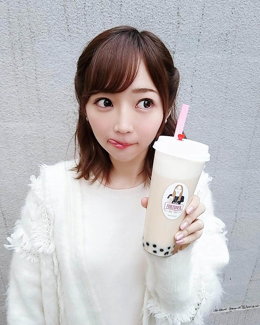 藤田かんなさんのインスタグラム写真 - (藤田かんなInstagram)「* * * Fortunes tea-box🥤🐭 * 日本初上陸のチーズティー🧀のお店『Fortunes tea-box』に行ってきました💓 * ホイップしたクリームチーズがお茶の上にたっぷりと注がれていて 新感覚のドリンクでした🥤💓🧀 * 例えるなら、チーズケーキをドリンクにした感じが1番しっくりくる気がします(^^)👌🏻 * 甘じょっぱくて、クセになる味わいでした😂💓 * * *  #Fortunestea-box#チーズティー#カフェ#タピオカ#ミルクティー#タピオカミルクティー#ペコちゃん」11月6日 19時47分 - rosycanna518