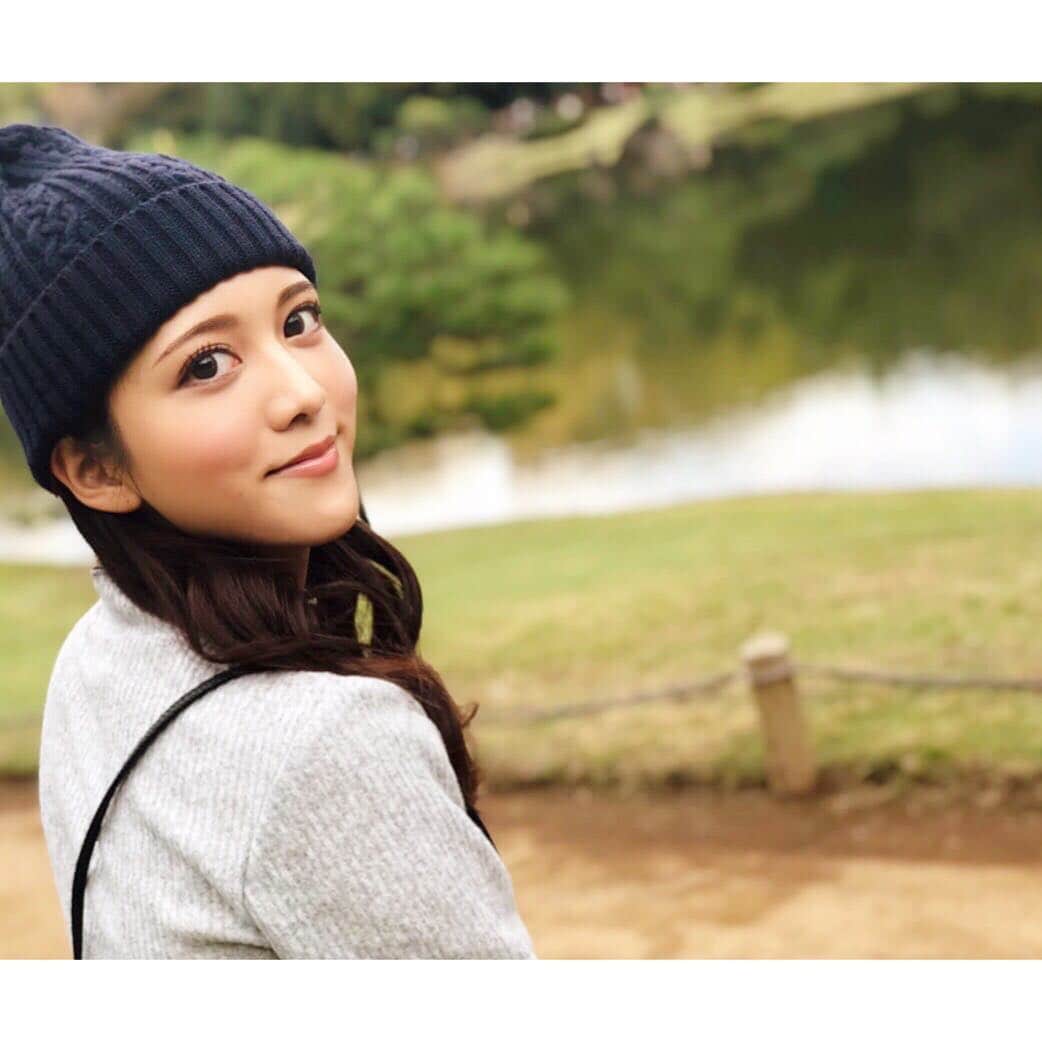 石川彩夏さんのインスタグラム写真 - (石川彩夏Instagram)「japanesegarden🌳 * * 近くの庭園までお散歩🐈 カジュアルなのとニット帽だからか？ 日本人に思われず……😂笑 * *」11月6日 19時49分 - ayaka0711zi