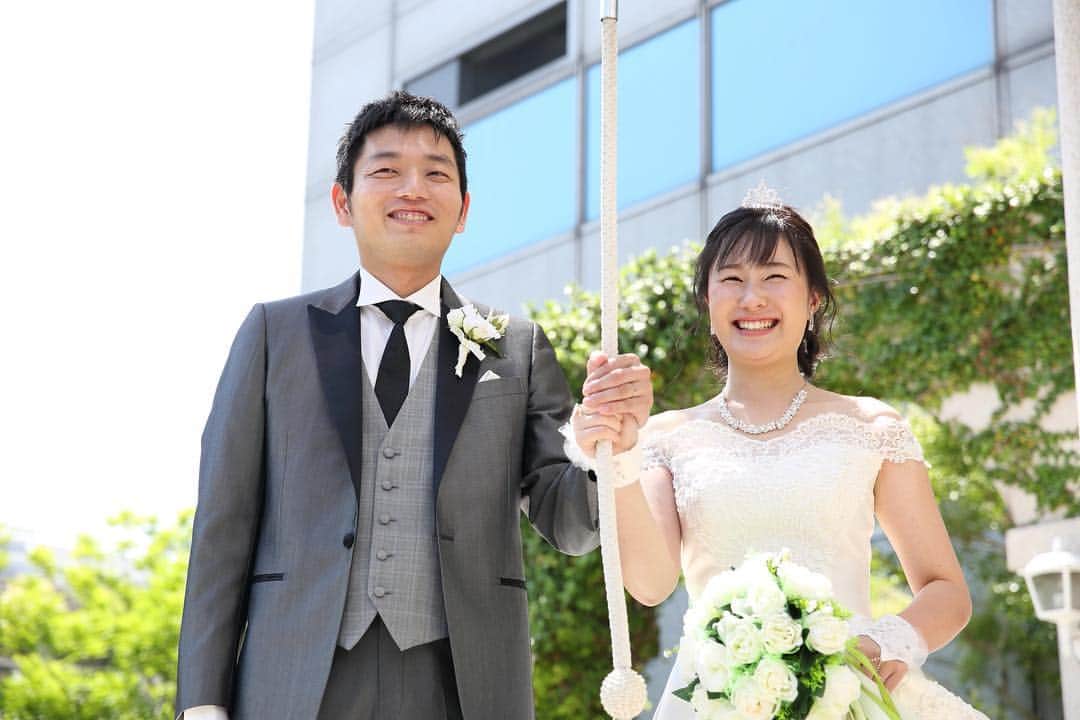 スターゲイトホテル　ウェディングのインスタグラム：「✲ﾟ big  smile ◡̈♡ ㅤㅤㅤ #stargatehotel  #wedding  #hotelwedding  #star_hanayome #osaka #bridalphoto  #studiotvb  #seaskyweddings  #りんくう結婚式場 #大阪結婚式 #ゲート花嫁 #結婚写真 #翼 #関西空港 #景色  #披露宴 #結婚式 #挙式 #関西花嫁 #大阪花嫁 #スターゲイトホテル  #ウェディング #式場探し #結婚式レポ #ブライダル #花嫁 #プレ花嫁 #卒花嫁 #披露宴 #Flower #bouquet」