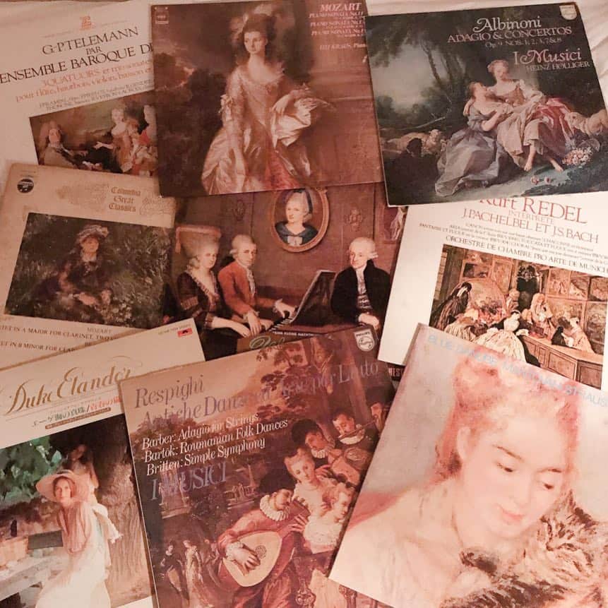 酒元麻衣（まいへー）のインスタグラム：「🎼my records🎼 持っているレコードの中でも可愛いジャケットのものを選んでしてみました❤︎中古のレコード屋さんに行くのが好きです。  クラッシック初心者なのでオススメの曲があれば是非教えて欲しいです❤︎ #レコード#レコードプレーヤー#クラッシック#classicmusic#LP」