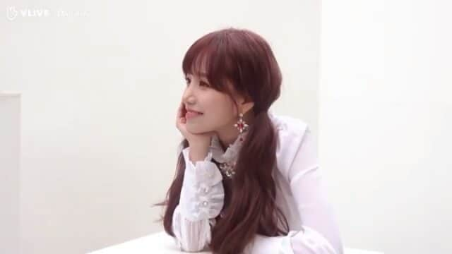 チョ・ユリのインスタグラム：「안녕✨ [ 181106]  IZ*ONE 1st Mini Album 'COLOR*IZ' Jacket Shooting ────── Jo yuri's daily updates? Follow me ➡ @joyuri.official °cr; the onwer ──── #produce48 #idolschool #mnetofficial  #izone #izoneupdates #mnetproduce48 #joyuri #yuri #kpop #kpopf4f #kpopl4l #asian #asiangirl #asiangirls #조유리 #아이돌 #아이돌학교 #아시아나 #애교 #애교쟁이」