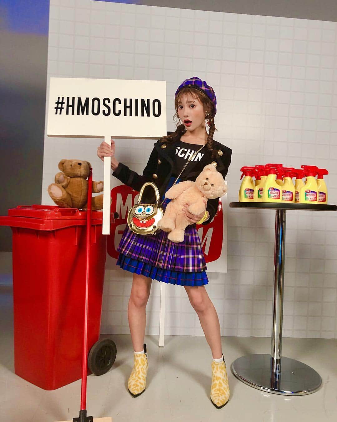 明日花キララのインスタグラム：「#私服 #hmoschino 🐻🍒 #moschino」