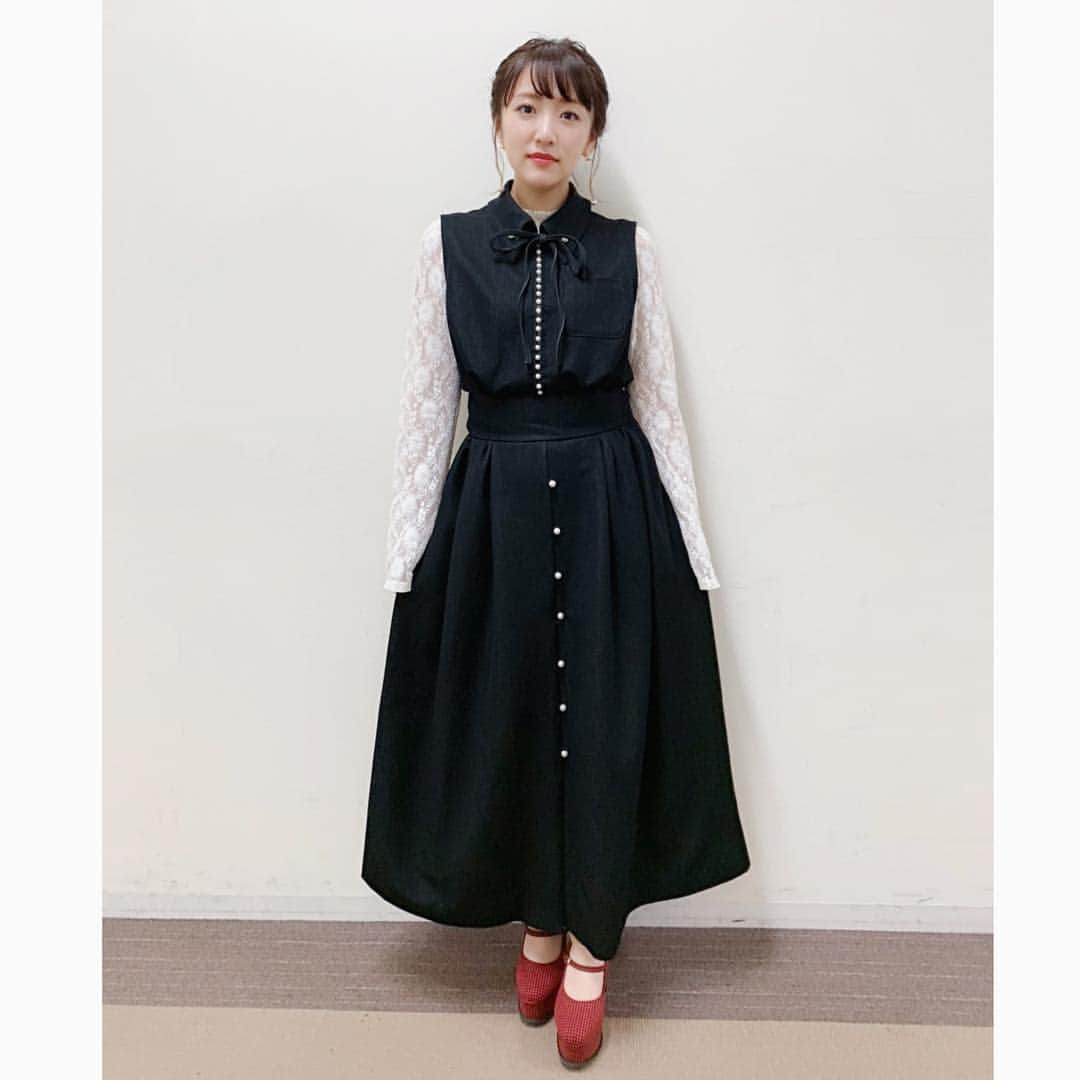 高橋みなみさんのインスタグラム写真 - (高橋みなみInstagram)「『堂本兄弟2018みんな集まれ！忘年会SP』 今年も放送しますー✨ 久しぶりに皆さんに会えて嬉しかった♡ 笑いが絶えない現場です🤤 最高！！ 放送日時は 12月26日（水）23時～24時！ 皆さんぜひ見てくださいね✨  #堂本兄弟  #tv #music  #band 衣装👗 ワンピース @amerivintage パンプス👠 @re_rz #fashion  #happy #love」11月6日 22時29分 - taka37_chan