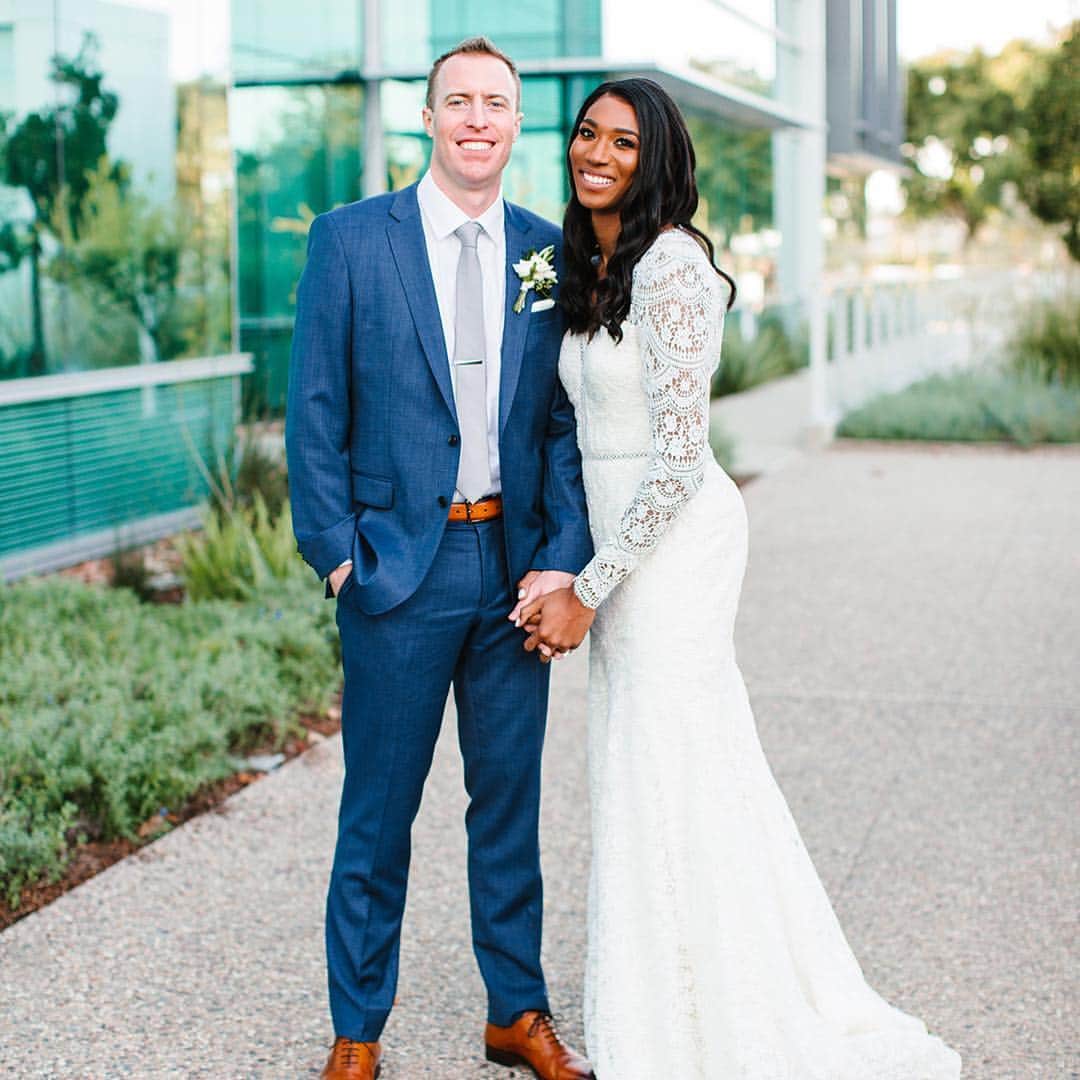 のインスタグラム：「💞 . .  Thanks for all the love and well wishes! Still daydreaming about the weekend #mrandmrsgunderson」