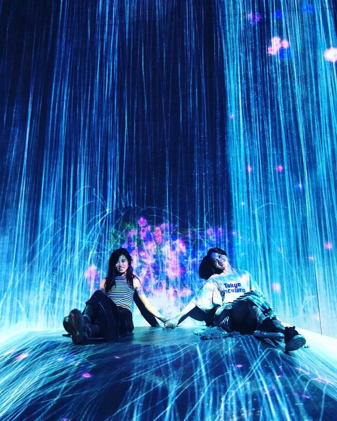 小島瑠璃子さんのインスタグラム写真 - (小島瑠璃子Instagram)「💍 ERI❤️RURI in Team Lab #eriruri #teamlab」11月7日 1時09分 - ruriko_kojima