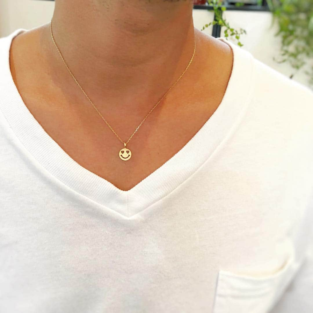 常岡康弘さんのインスタグラム写真 - (常岡康弘Instagram)「K18YG / ♡smile necklace. . 目が♡になっているスマイルネックレス。 メンズがつけても👍 . #tsuneokajewelry#スマイル#ニコちゃん#k18#♡#かわいい#ジュエリー#ユニセックス#jewelry#ゴールド」11月7日 17時29分 - tsuneokajewelry