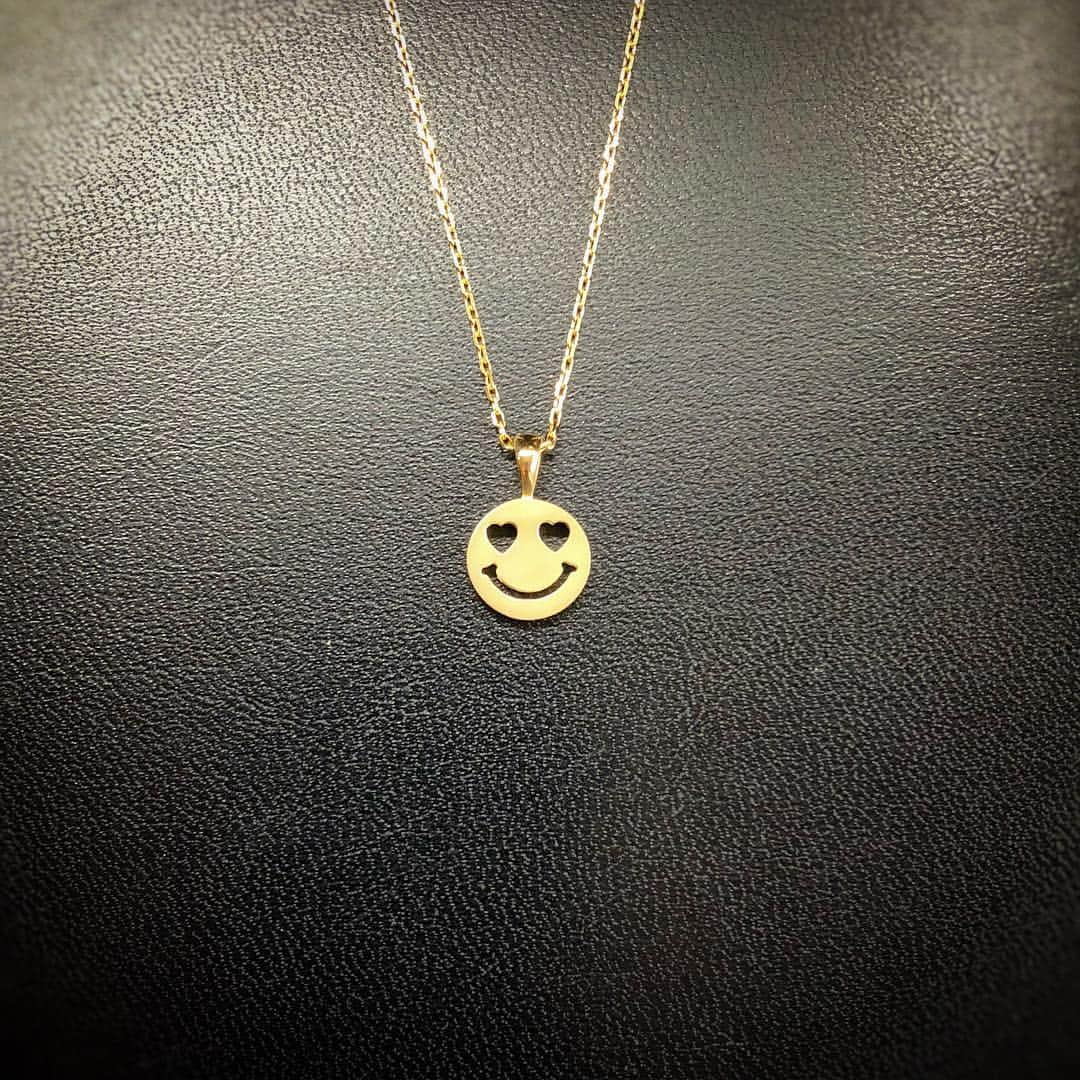 常岡康弘さんのインスタグラム写真 - (常岡康弘Instagram)「K18YG / ♡smile necklace. . 目が♡になっているスマイルネックレス。 メンズがつけても👍 . #tsuneokajewelry#スマイル#ニコちゃん#k18#♡#かわいい#ジュエリー#ユニセックス#jewelry#ゴールド」11月7日 17時29分 - tsuneokajewelry