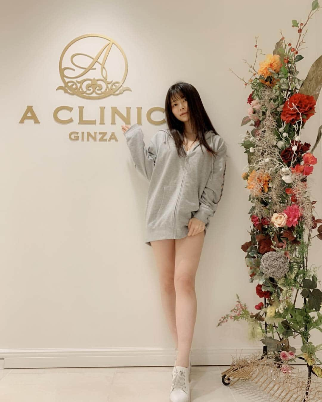 渋谷ゆりさんのインスタグラム写真 - (渋谷ゆりInstagram)「@a_clinic_ginza #Aclinic で#ハイフ という#レーザー を照射したよ！#小顔 になって感動😍すっぴんでごめん🤣 #山田哲雄 先生ありがとうございました！中国語が話せるスタッフさんもいます👄 我做了#hifu治療 #超声刀 ！臉變小了~我很感動了😍不好意思我沒化妝🤣感謝山田老師！醫院裡有會說中文的人👄 I did #hifutreatment !! My face got smaller 😍sorry for no makeup🤣  #柴田貴志 #美容外科 #美容クリニック #美容皮膚科 ＃Aスレッド #小顔 #リフト #ボトックス #糸リフト #佐藤玲史 #スキンケア #skinclinic #beautyclinic #cosmeticsurgery #美容皮膚科医 #整容 #整容醫院 #ginza #tokyo #東京 #銀座 #银座」11月7日 18時26分 - shibuya_yuri