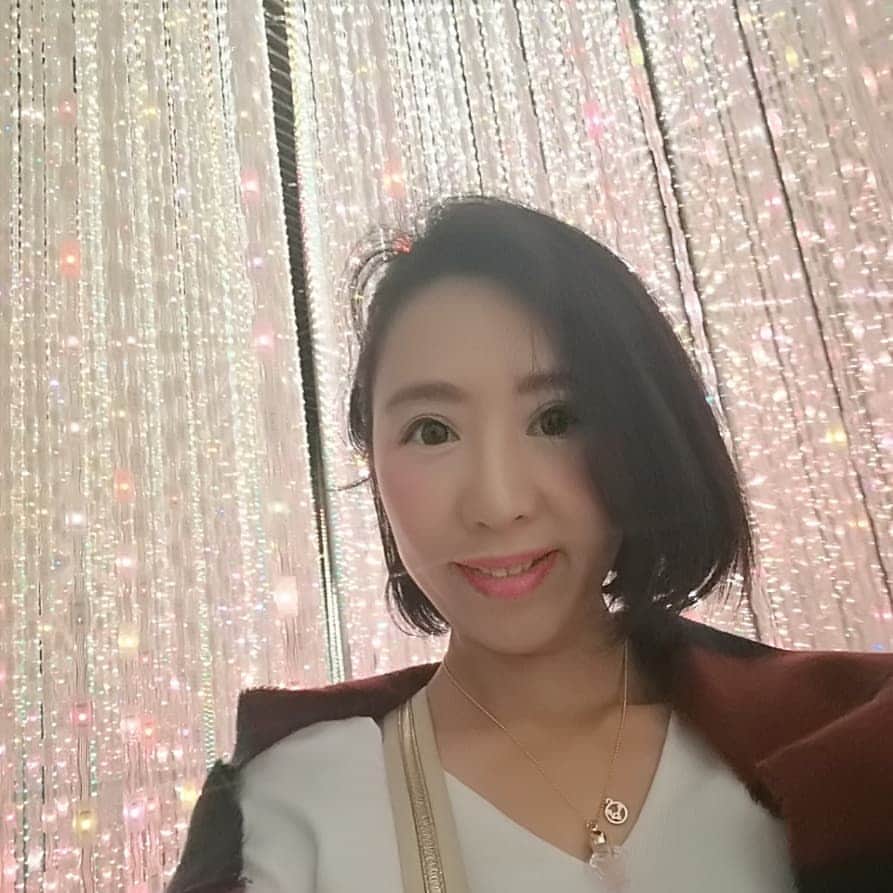 西川宏美のインスタグラム：「念願のチームラボお台場行ってきた！！ チケット高い？！と思ってたけど大満足！ ものっそ幻想的でした。(*˘︶˘*).:*♡ なんならまた行きたいわぁ。 #チームラボ #チームラボボーダレス #インスタ映えスポット #幻想的」