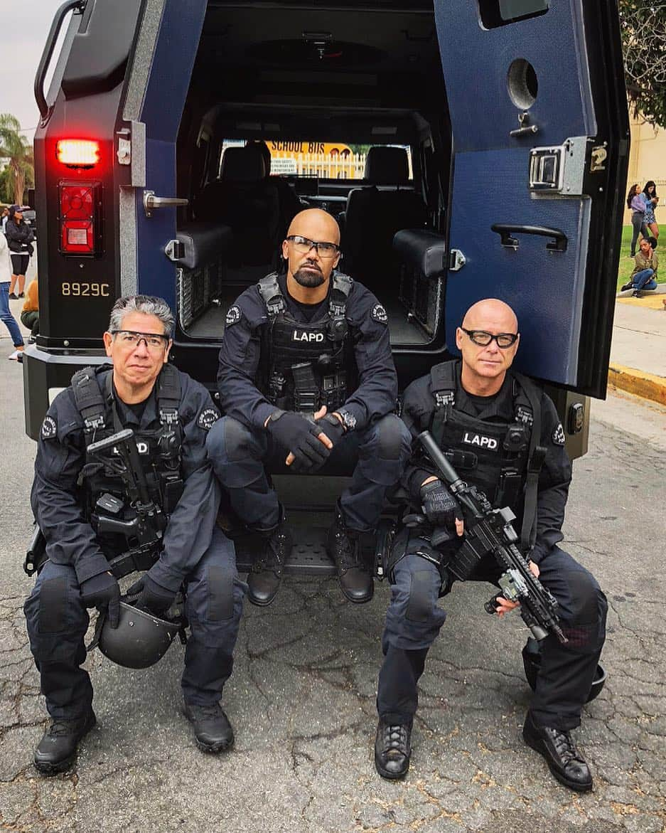 シェマー・ムーアさんのインスタグラム写真 - (シェマー・ムーアInstagram)「My Dudes @odiegallop @david_aurelio_garcia ... REAL SWAT being FAKE SWAT 😜👊🏽💪🏽 @swatcbs Thursday’s 10/9c on CBS!!」11月8日 2時54分 - shemarfmoore