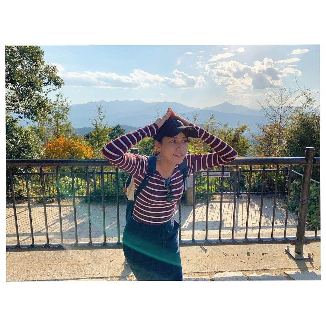 永島優美さんのインスタグラム写真 - (永島優美Instagram)「* 久しぶりの山登り🏔 とっても気持ちよかったです😆🍃 * 登ったあとのチーズタルトがおいしすぎました🧀♡ 紅葉の見頃はもう少しだったなぁ☺🍁 * #高尾山 #山頂で山ポーズ」11月7日 19時20分 - yuumi_nagashima