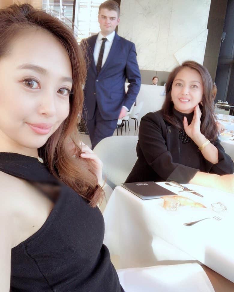 佐野友妃子さんのインスタグラム写真 - (佐野友妃子Instagram)「love👩🏾💕mom👩‍❤️‍👩 実は誕生日が同じ日なの🎂 だから今日は仕事おわりにお母さんとおデート💋💭」11月7日 19時46分 - yukikosano1111