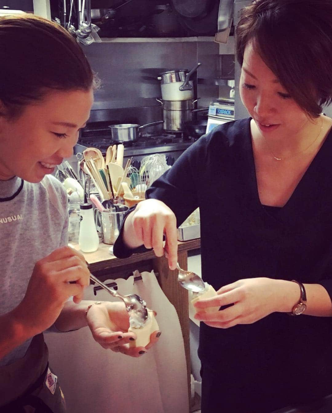 上田桃子さんのインスタグラム写真 - (上田桃子Instagram)「day  off. 今回は筋肉にいいメニュー。  今回作った中で、 超絶美味しかった ズワイ蟹と卵のプーパッポンカレー🇹🇭 ハマりそう😋♥️ #トレフルキッチン#料理教室#幸さん磯ちゃん#栄養学#筋肉の働きについて #恵比寿」11月7日 19時49分 - momoko3030