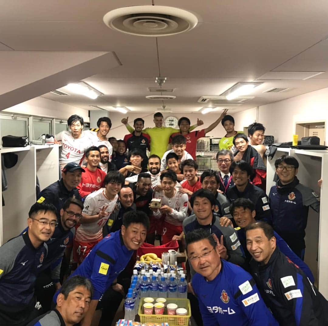 和泉竜司のインスタグラム：「昨日は応援ありがとうございました。 チームメイト、サポーター、たくさんの方々に祝って頂き最高の誕生日になりました！そして何よりチーム一丸で勝つことが出来てよかったです！ 次節も応援よろしくお願いします。」