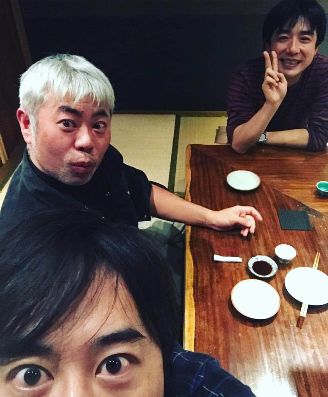 徳尾浩司のインスタグラム：「僕、「半沢直樹」「陸王」の八津さん、「Missデビル」の山浦さん、という脚本家のメンツで飲んでいます。」