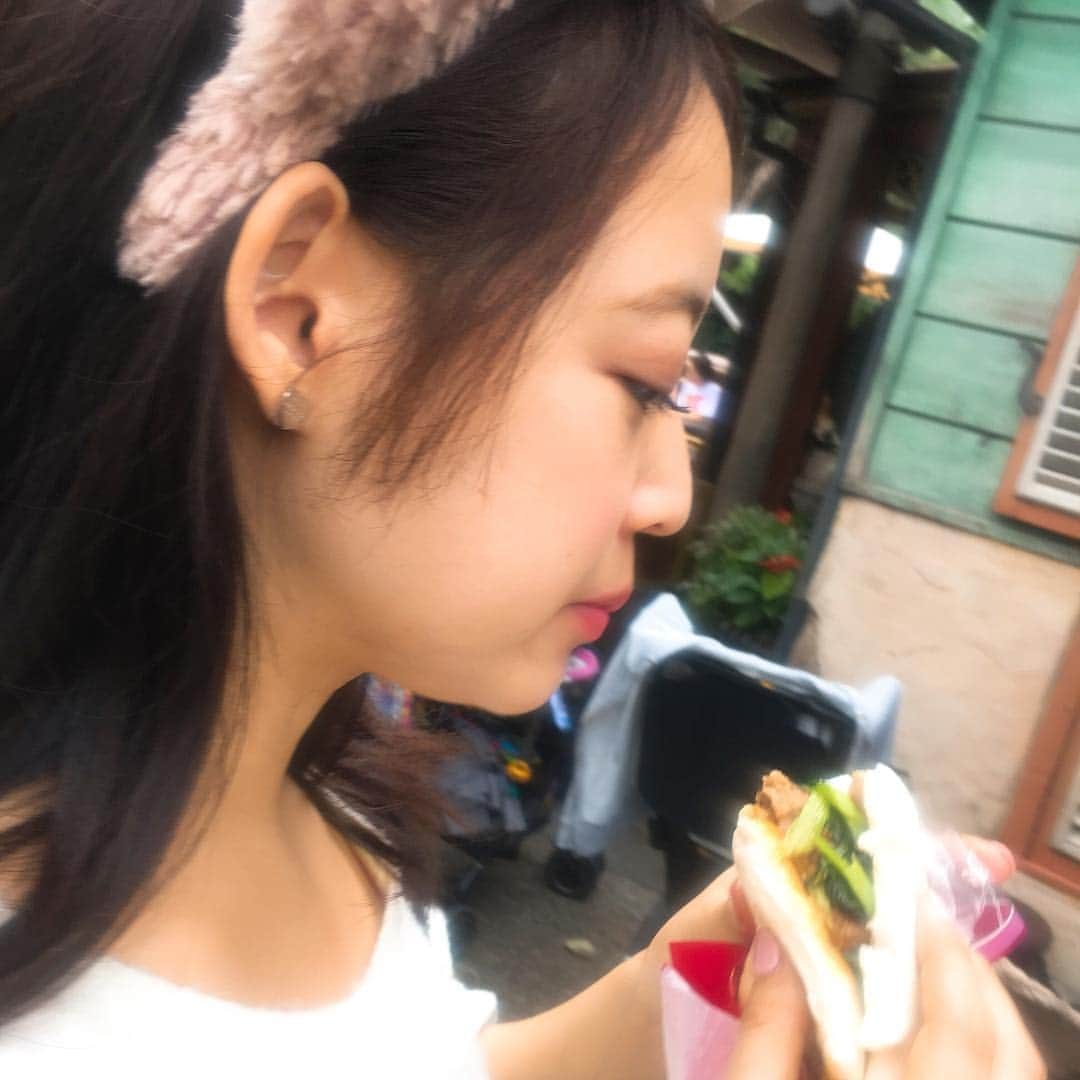 松井まりさんのインスタグラム写真 - (松井まりInstagram)「. レストランに並びながらパオ食べる人です . . #tokyodisneyland #disneyland#disney#instadaily#instagood#instafood#instapic#f4f#데일리#디즈니랜드#토교」11月7日 21時18分 - mari_m1022