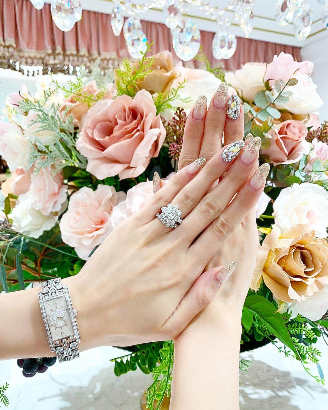 愛沢えみりさんのインスタグラム写真 - (愛沢えみりInstagram)「. キラキラnail💅💠💎 載せるの遅くて伸びちゃったけど🤧 お気に入り♡( ᵕ̤ɜ)ᵕ̤ૢᴗᵕ̤ૢ )♡ @emiriawiz_nailhair . . #nail#Emiriawiz#Emiriawiznail #エミリアウィズ#ネイル#キラキラ#お気に入り 🎀✨🎀✨」11月7日 23時16分 - emiri_aizawa