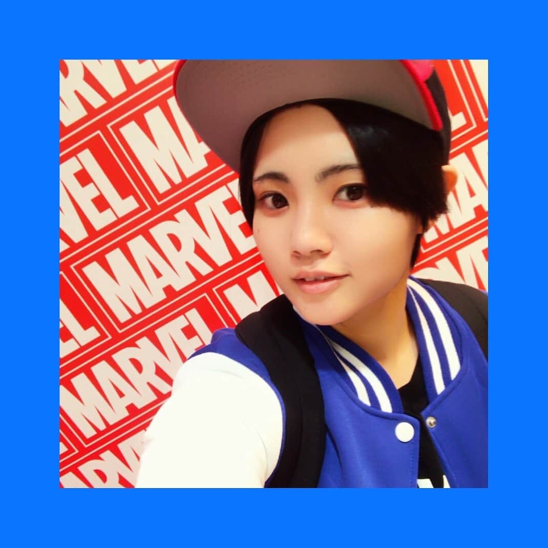 のインスタグラム：「#渋谷109 の #marvelpopupstore では こんな #フォトスポット が！ #marvel #marvelcomics  #logo #instagood #insta映え #Chubbiness #チャビネス #男装 #男装女子 #イケメン女子」