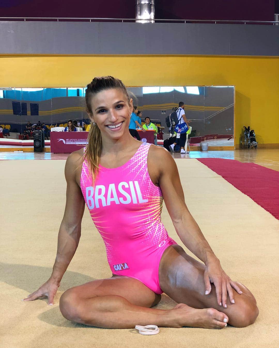 ジャジ・バルボサさんのインスタグラム写真 - (ジャジ・バルボサInstagram)「#timebrasil #pinklady 💖 #gymnastics #gymgirl #chalkgirl #gymlife」11月8日 7時35分 - jade_barbosa